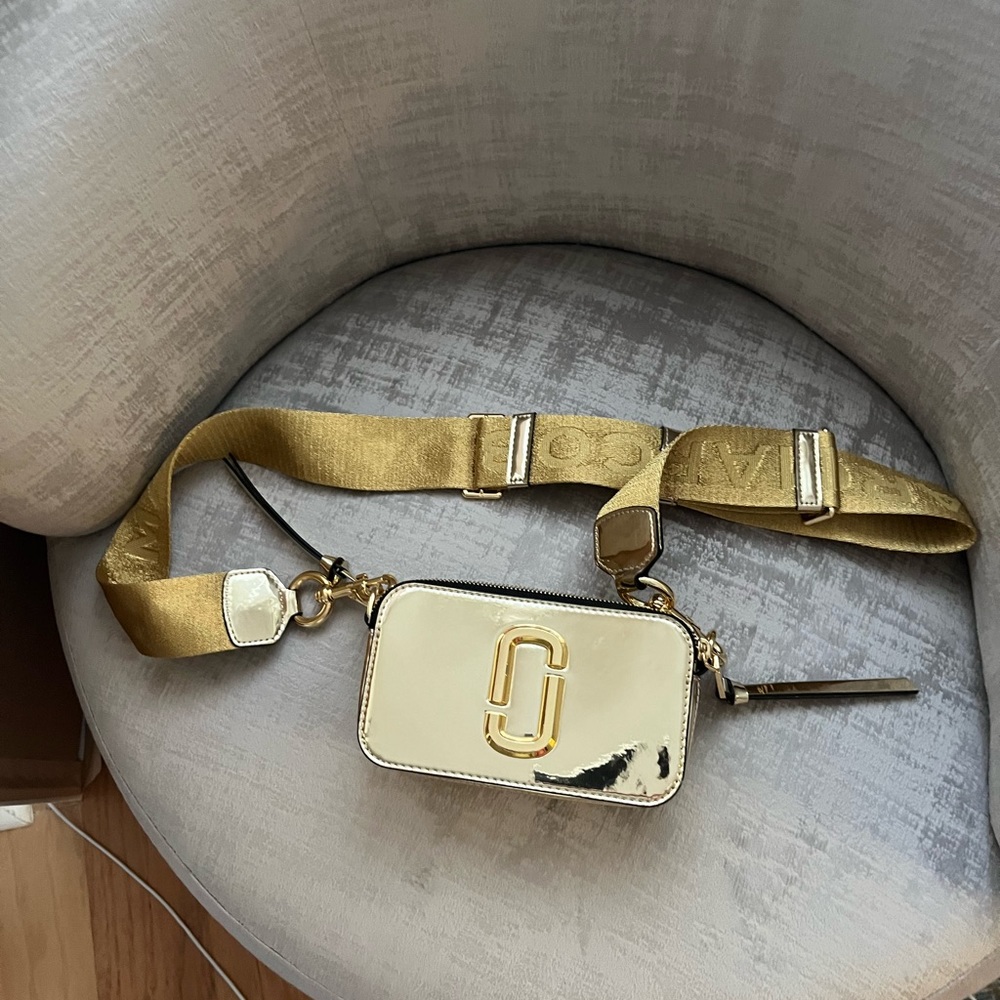 gold marc jacobs camera bag